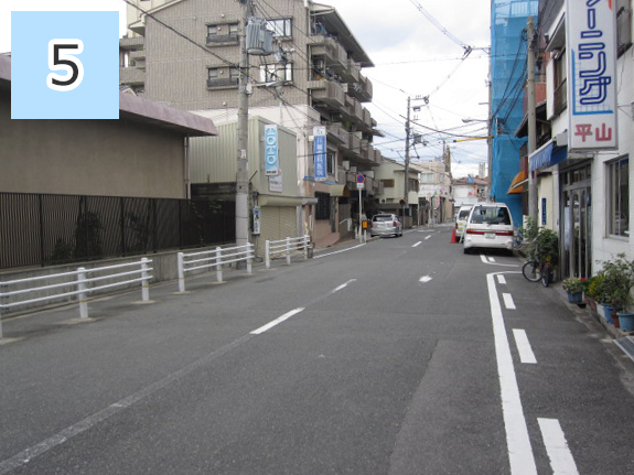 川端歯科の看板が左手に見えます。